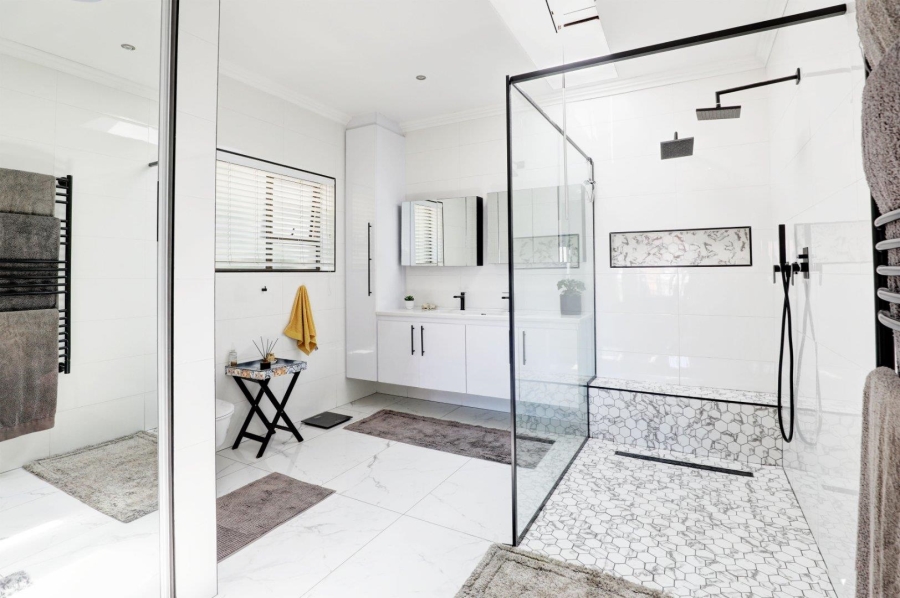 5 Bedroom Property for Sale in Welgemoed Western Cape